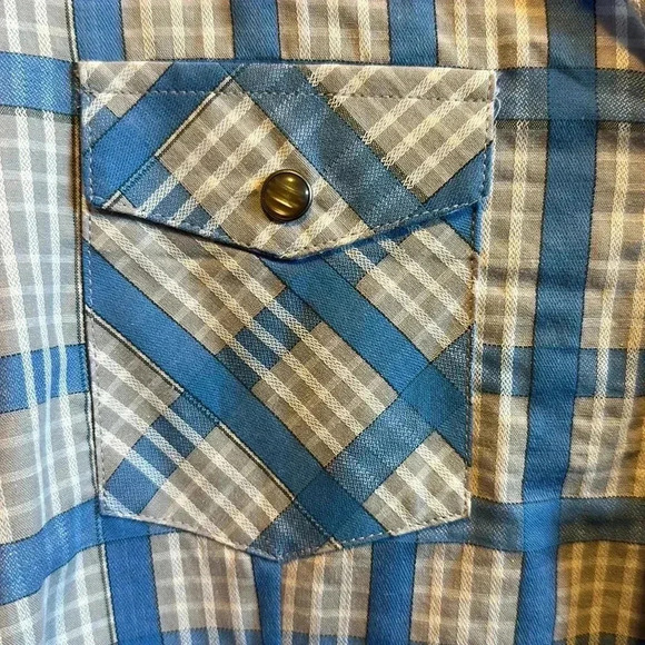 Shirt - Picture 3 of 6